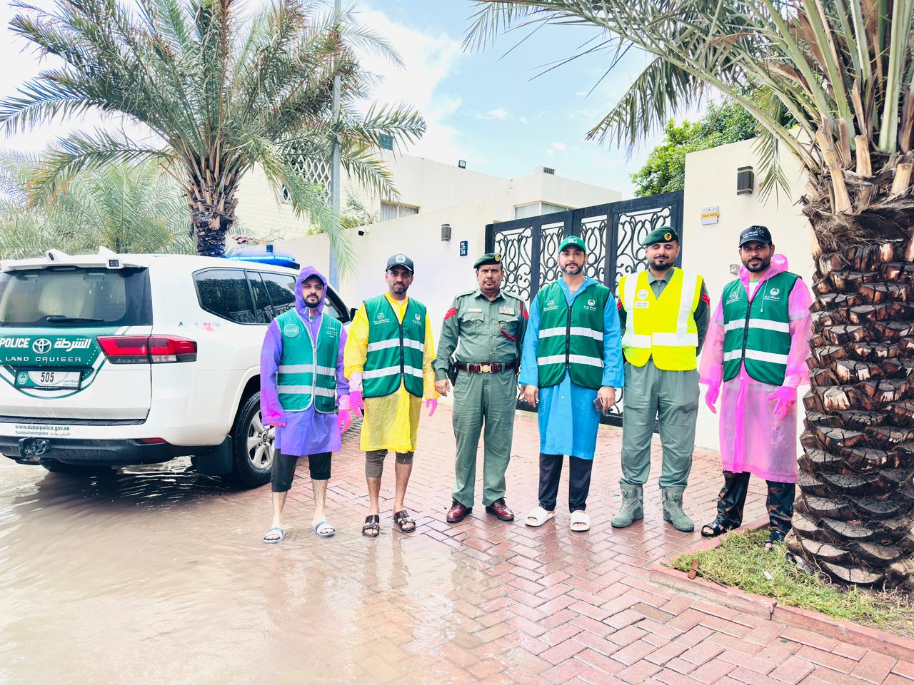 മഴക്കെടുതി ദുബൈ ക്ക് കൈത്താങ്ങായി ദുബൈ പോലീസ് നൈബർ ഹുഡ് ടീം; സേവനത്തിൽ മാതൃകയായി മലയാളി സന്നദ്ധപ്രവർത്തകർ